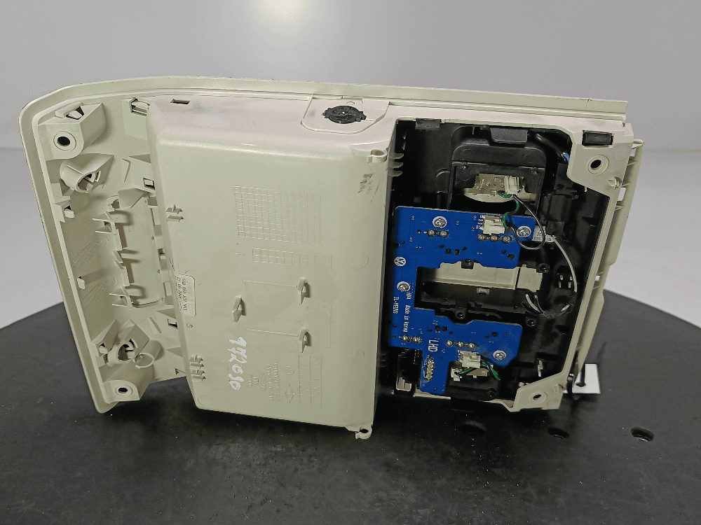 Фонарь салона (плафон) к Volkswagen Passat B8 (14-19)