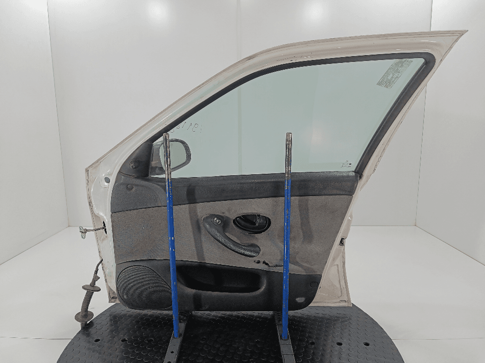 Дверь передняя правая к Peugeot 406 (95-99)