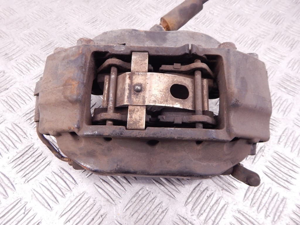 Суппорт передний правый к BMW 7 E38 (94-98)