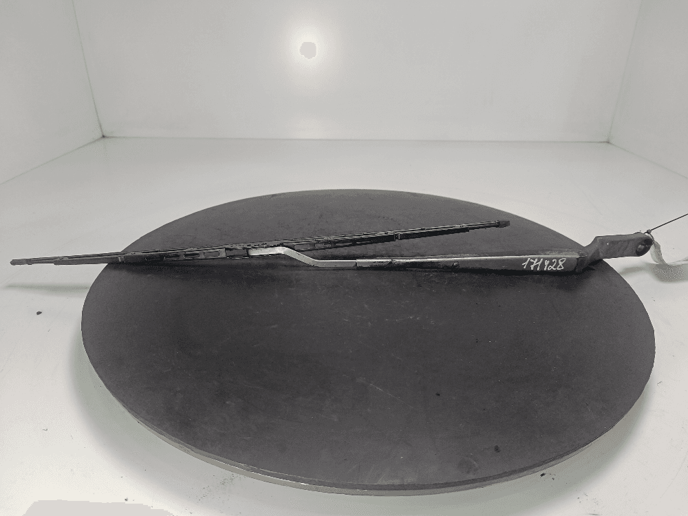 Щеткодержатель (поводок стеклоочистителя, дворник) к Nissan  Almera N15 (95-98)