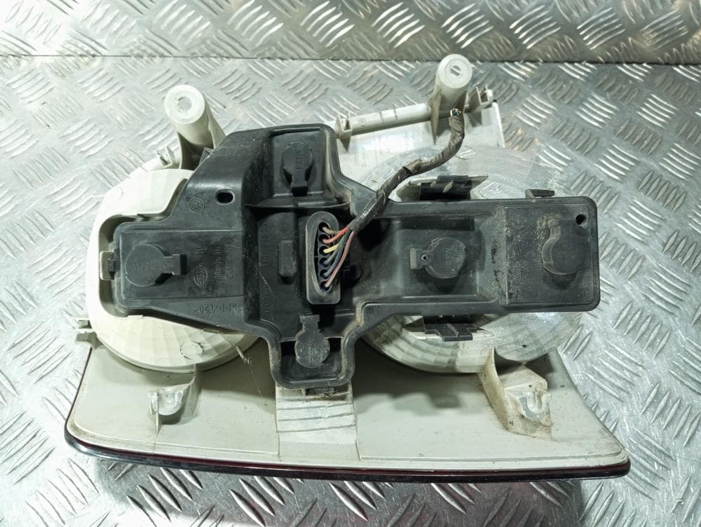 Фонарь задний правый к Volkswagen Touran 1 Рестайлинг (06-10)