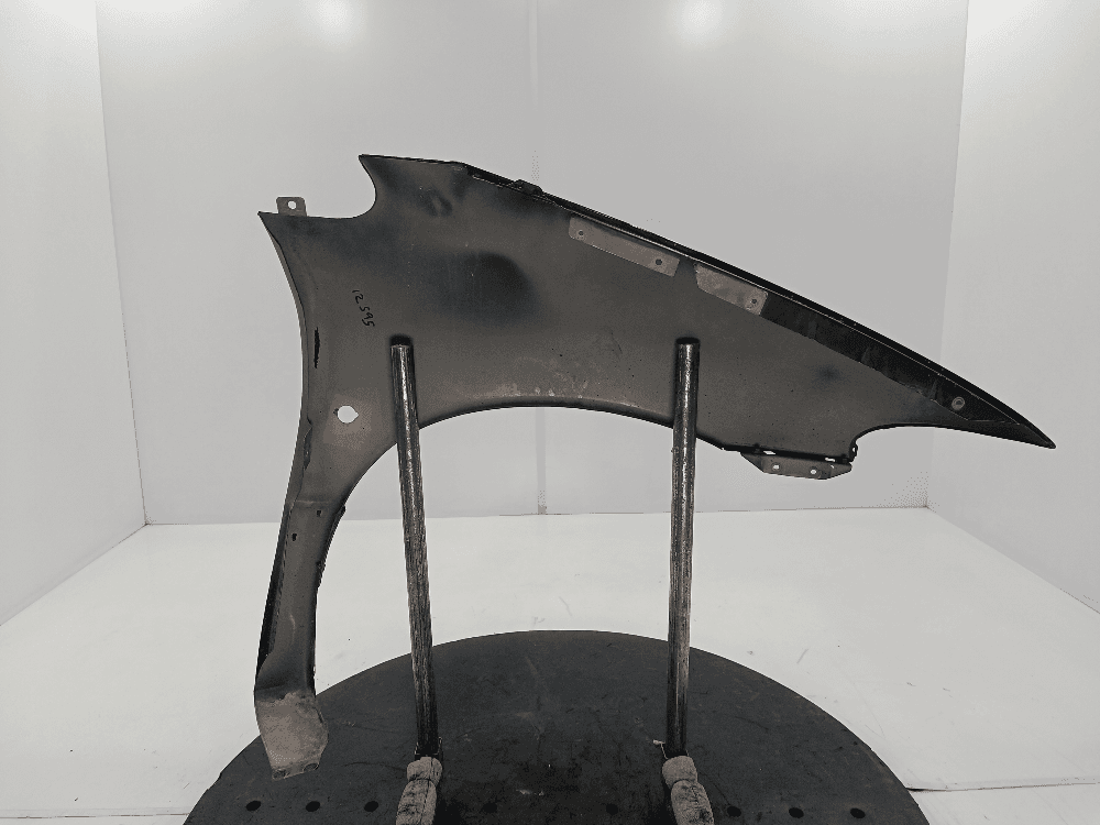 Крыло переднее левое к Chrysler Voyager 3 (95-01)