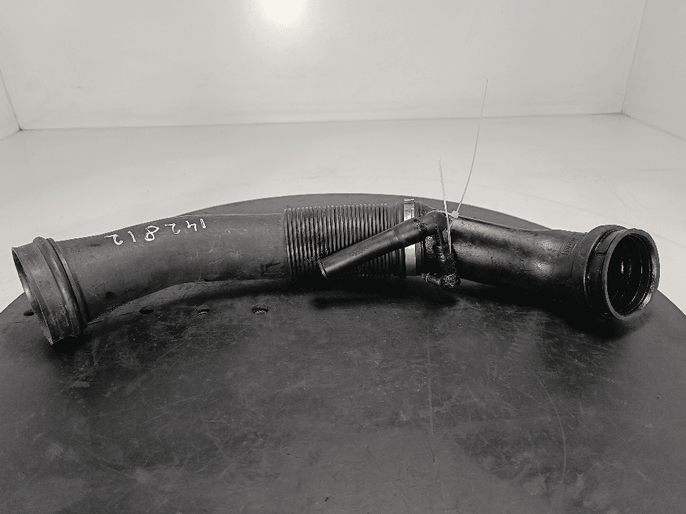 Патрубок интеркулера к Volkswagen Passat B5 (96-00)