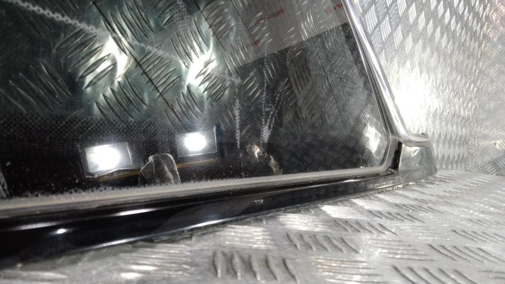 Стекло кузовное боковое левое к Jeep Grand Cherokee WL (21-24)