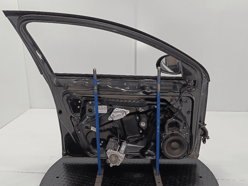 Дверь передняя левая к Volkswagen Passat B6 (05-10)