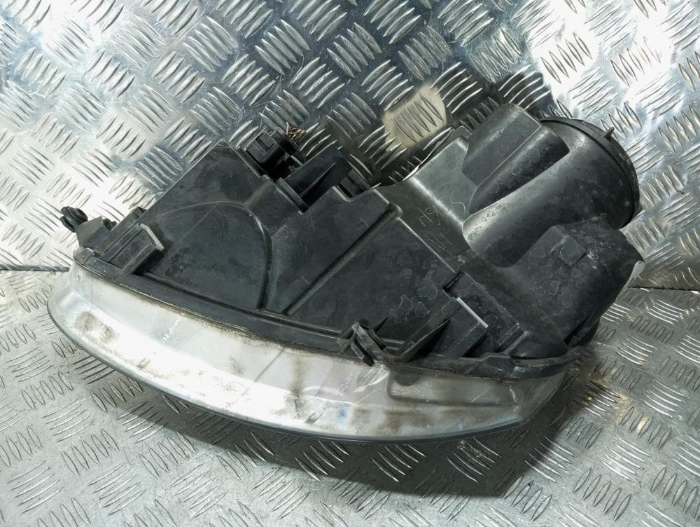 Фара правая к Volkswagen Golf 5 (03-09)