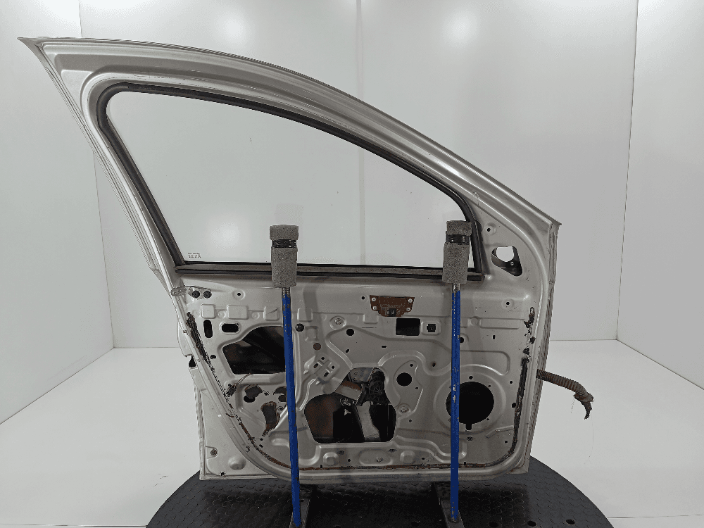 Дверь передняя левая к Renault Sandero 1 (09-14)