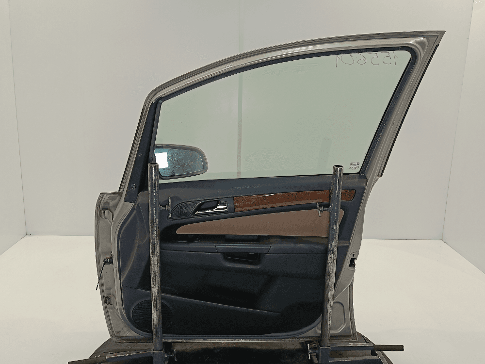 Дверь передняя правая к Opel Zafira B (05-10)