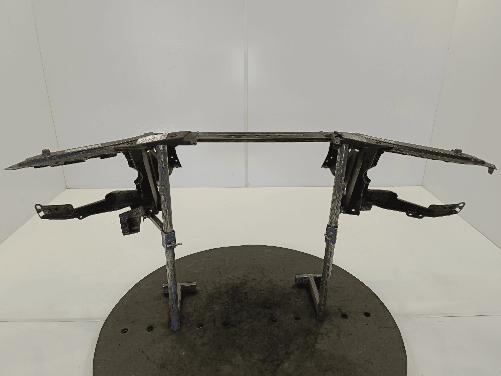 Передняя панель крепления облицовки (телевизор) к BMW X5 E53 (99-03)