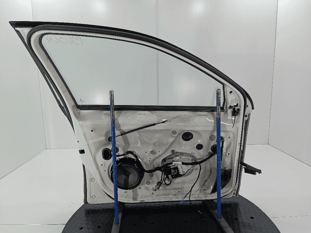 Дверь передняя левая к Volkswagen Golf 5 (03-09)