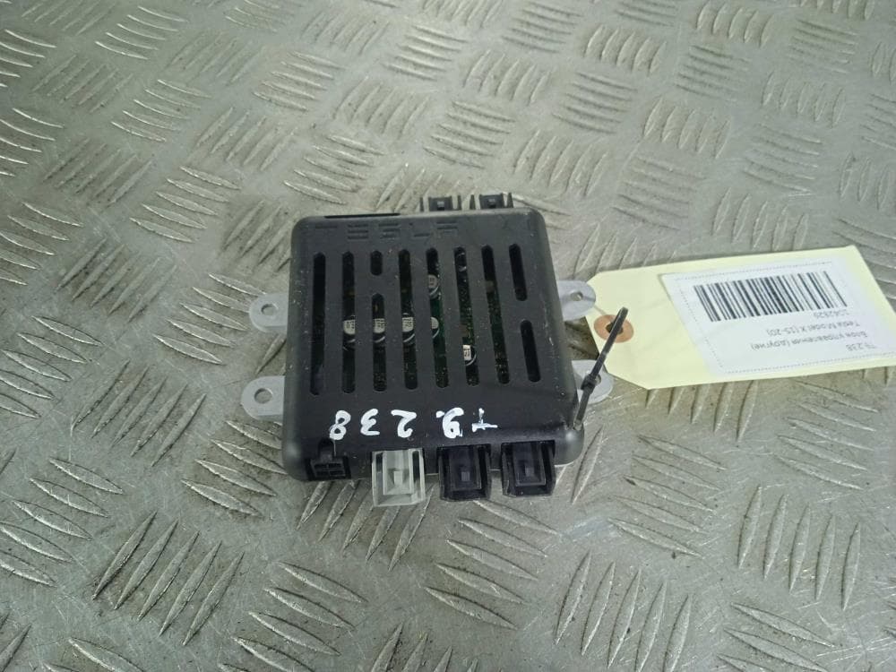 Блок управления USB к Tesla Model X (15-21)
