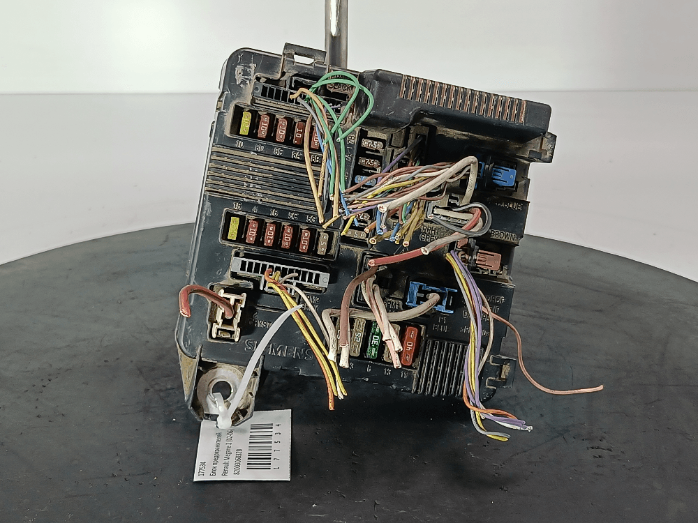 Блок предохранителей к Renault Megane 2 (02-06)