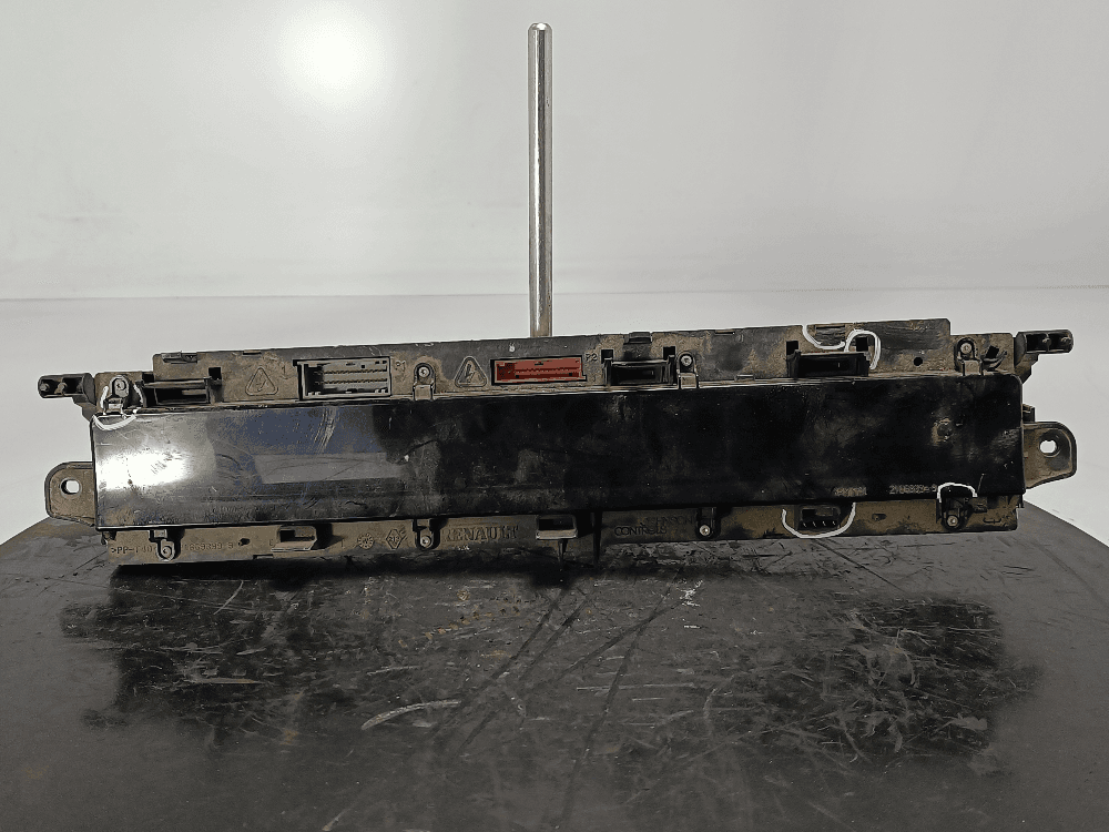 Щиток приборов (приборная панель) к Renault Scenic 2 (03-06)