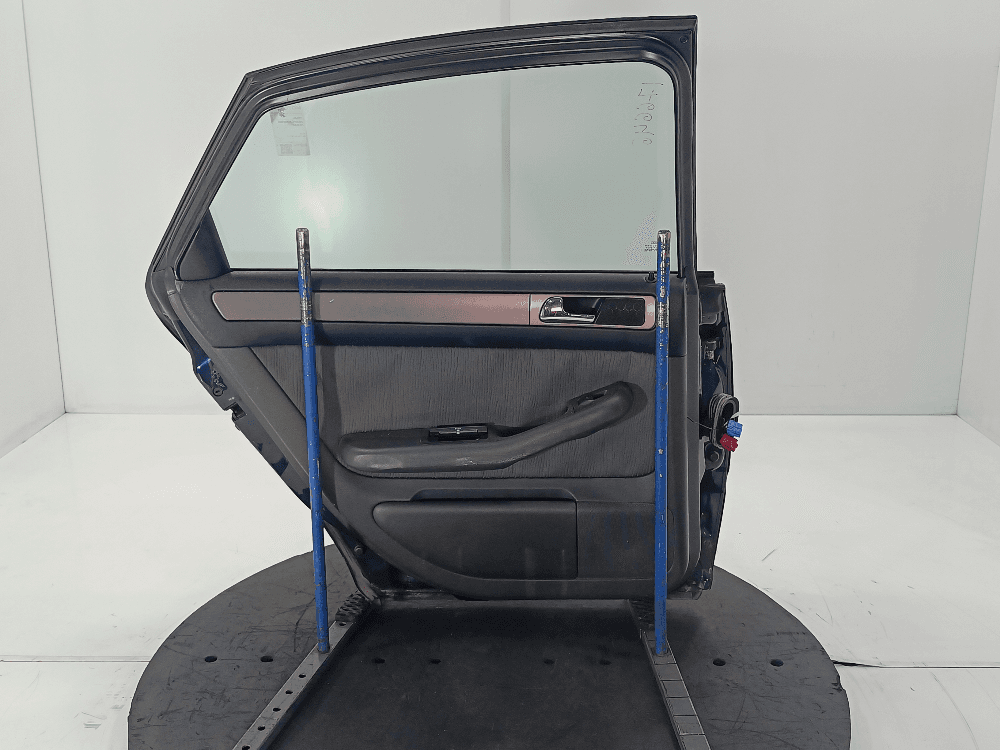 Дверь задняя левая к Audi A6 C5/4B (97-01)