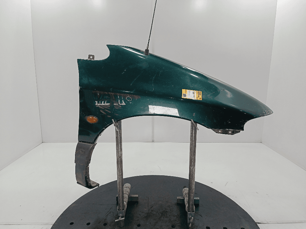 Крыло переднее правое к Chrysler Voyager 3 (95-01)