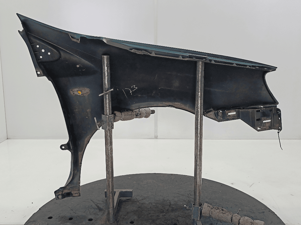 Крыло переднее левое к Nissan  Almera Tino (00-06)