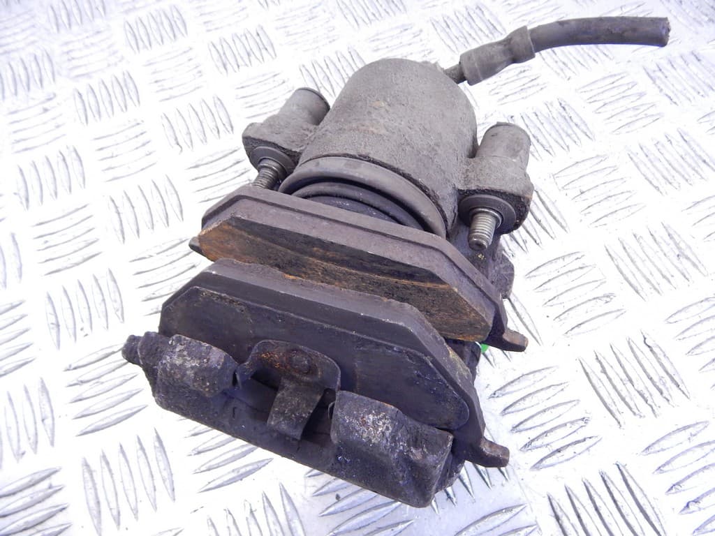 Суппорт передний правый к Volkswagen Golf 4 (97-06)