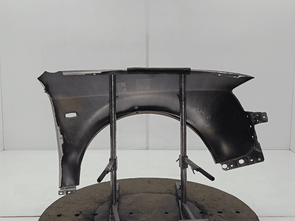 Крыло переднее правое к Audi A4 B6 (01-05)