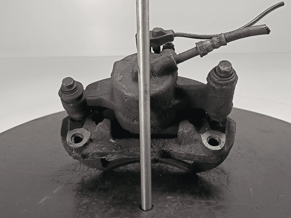 Суппорт передний правый к Mercedes Vito W638 (96-03)