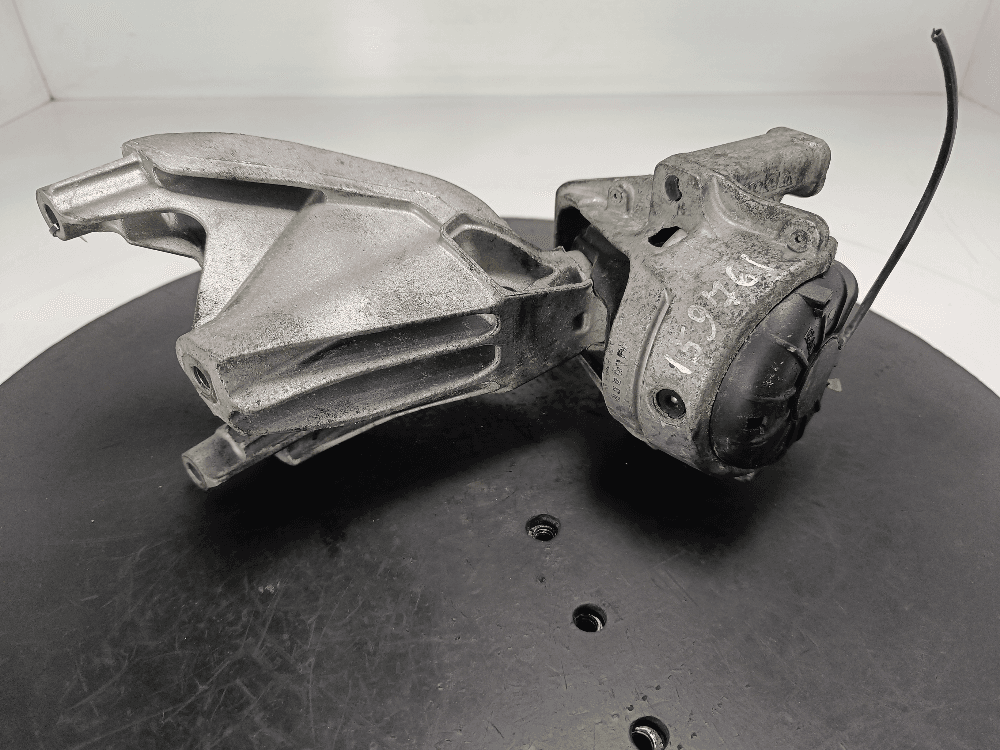 Подушка крепления двигателя к Audi A4 B8/8K (07-11)