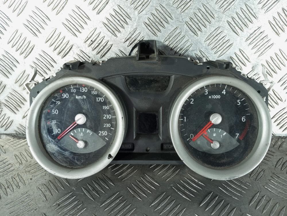 Щиток приборов (приборная панель) к Renault Megane 2 (02-06)