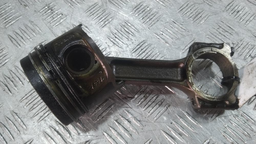 Поршень к Renault Megane 2 Рестайлинг (06-09)
