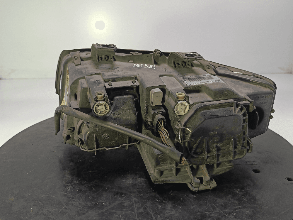 Фара правая к Audi A4 B6 (01-05)
