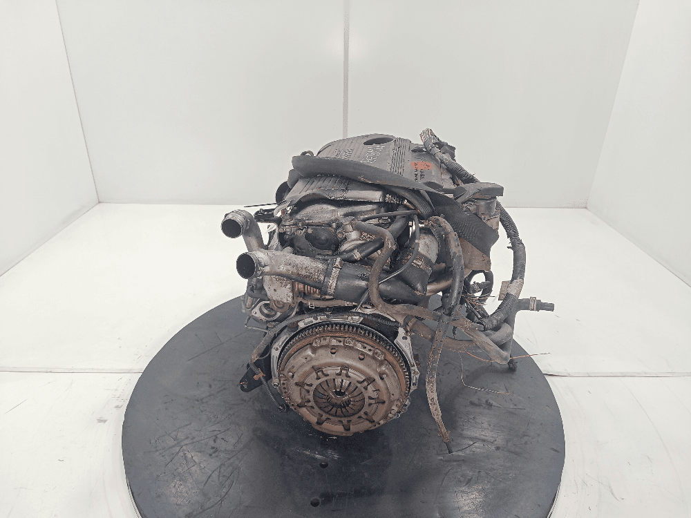Двигатель к Nissan  Almera Tino (00-06)