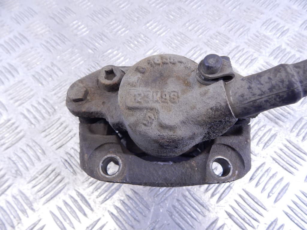 Суппорт передний правый к Renault Clio 2 (97-01)