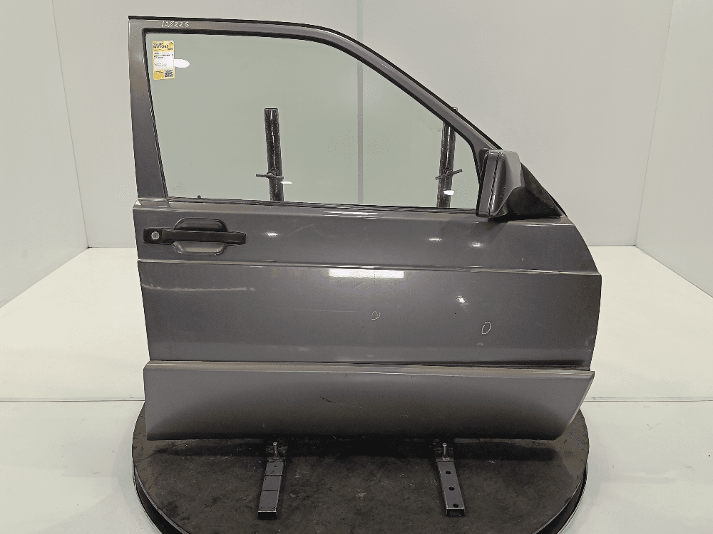 Дверь передняя правая к Mercedes 190 W201 (82-93)