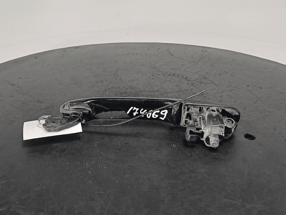 Ручка наружная передняя левая к Volkswagen Polo 3 (94-01)