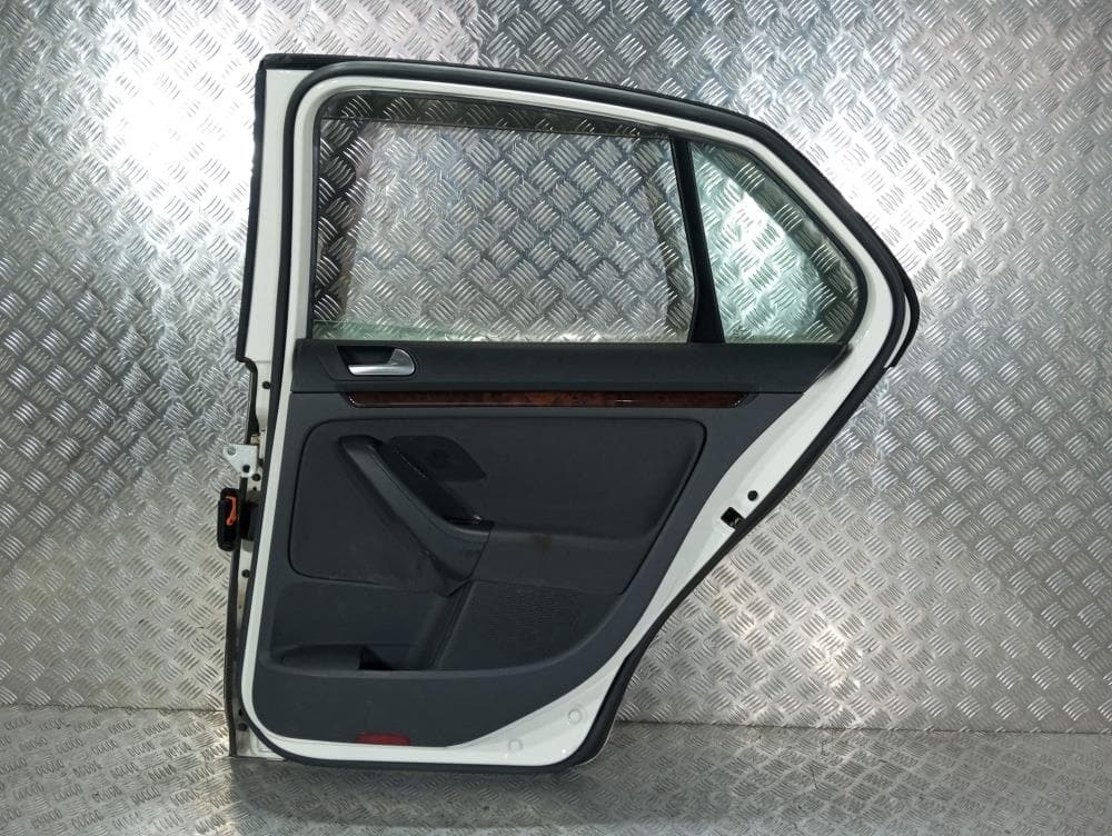 Дверь задняя правая к Volkswagen Jetta 5 (05-11)