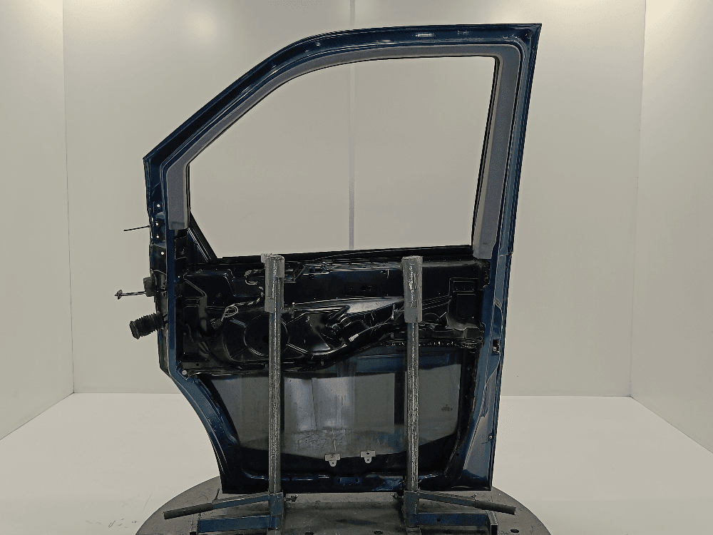 Дверь передняя правая к Mercedes Vito W638 (96-03)
