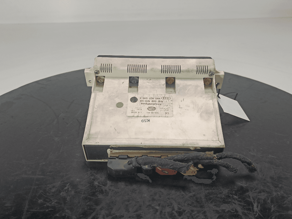 Блок управления печки/климат-контроля к Audi A6 C4 (94-97)