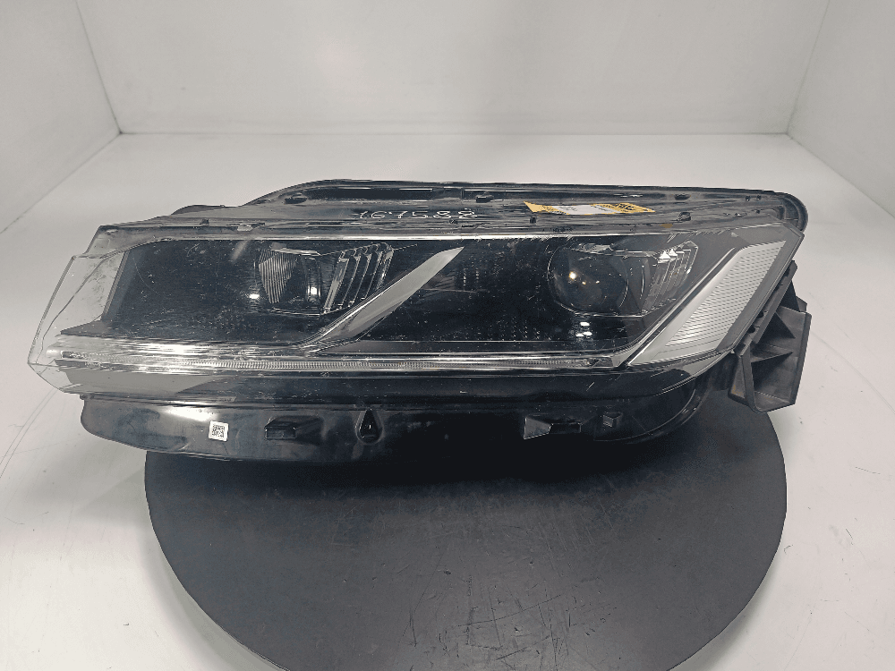 Фара левая к Volkswagen Touareg 3 (18-24)