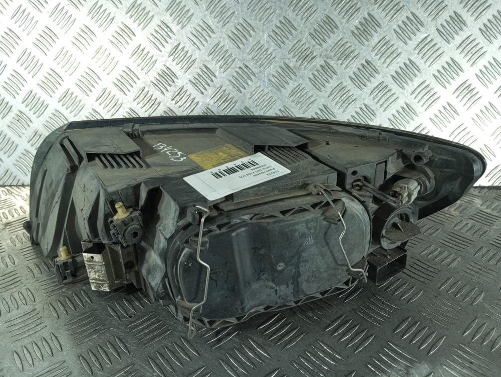 Фара правая к Volvo S40 2 (04-07)