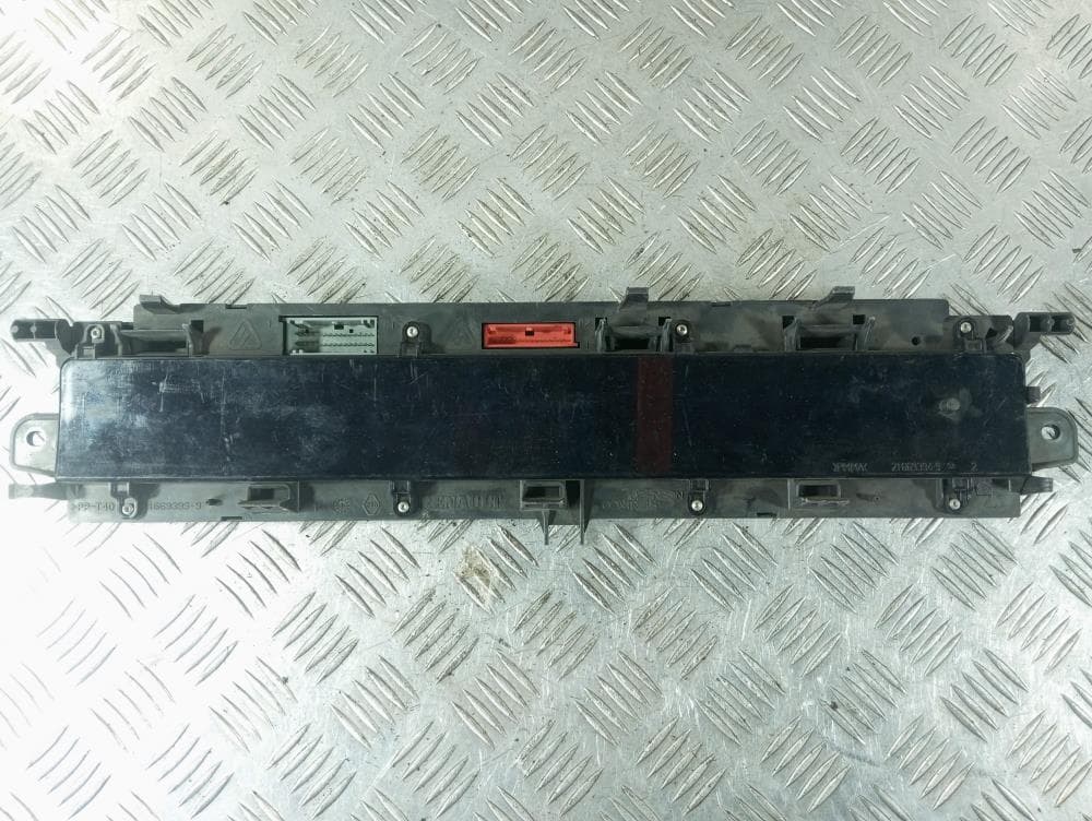 Щиток приборов (приборная панель) к Renault Scenic 2 (03-06)