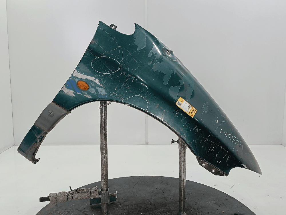 Крыло переднее правое к Chrysler Voyager 3 (95-01)