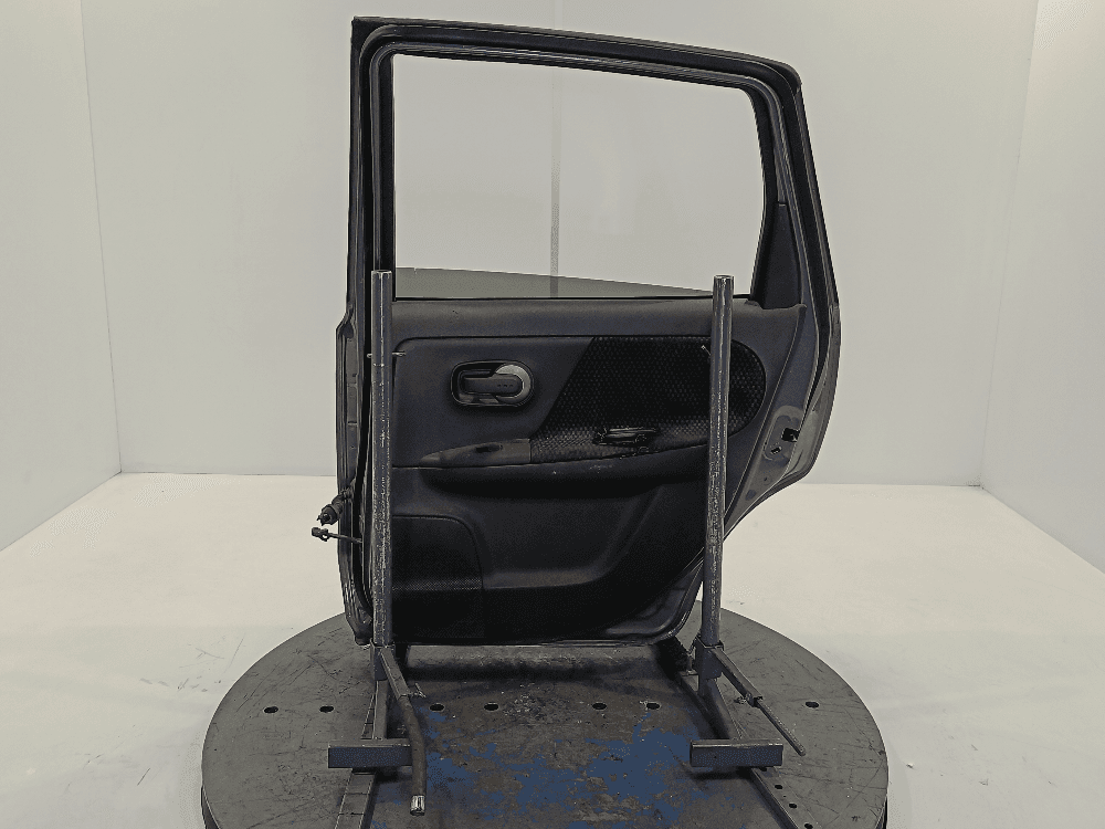 Дверь задняя правая к Nissan  Note E11 (05-09)