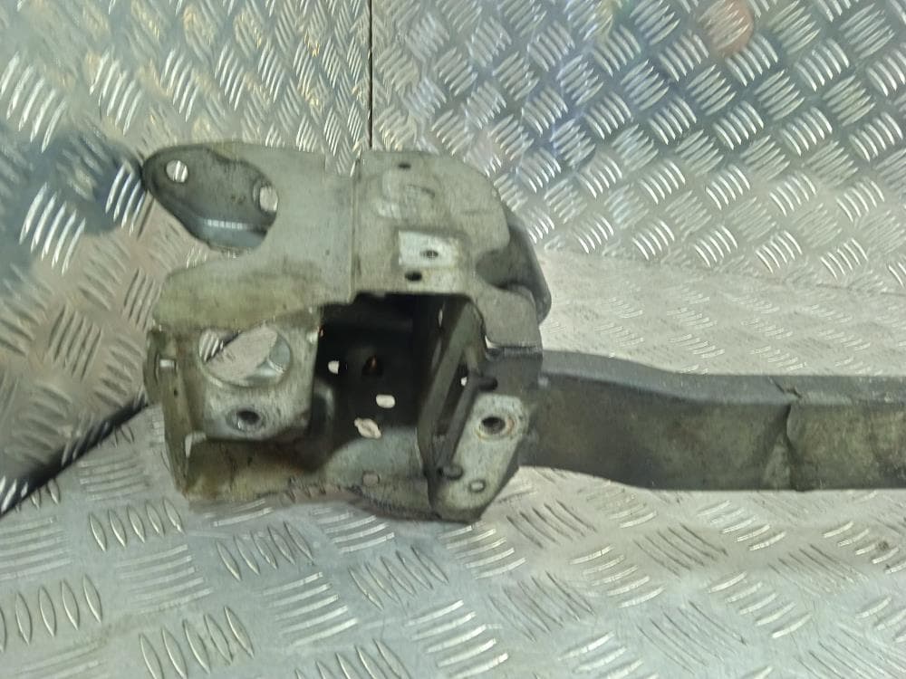 Передняя панель крепления облицовки (телевизор) к Renault Laguna 2 (01-05)