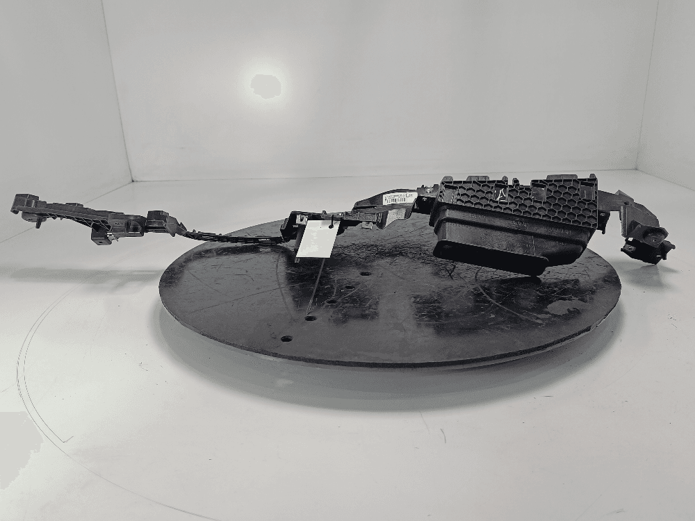 Накладка декоративная на торпедо к Volkswagen Touareg 3 (18-24)