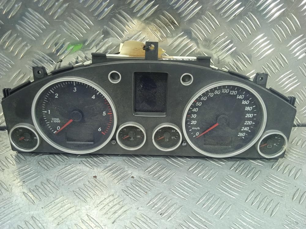 Щиток приборов (приборная панель) к Volkswagen Touareg 1 (02-07)