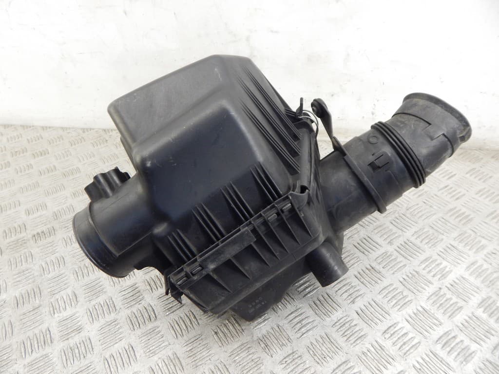 Корпус воздушного фильтра к BMW 5 E60/E61 (02-07)