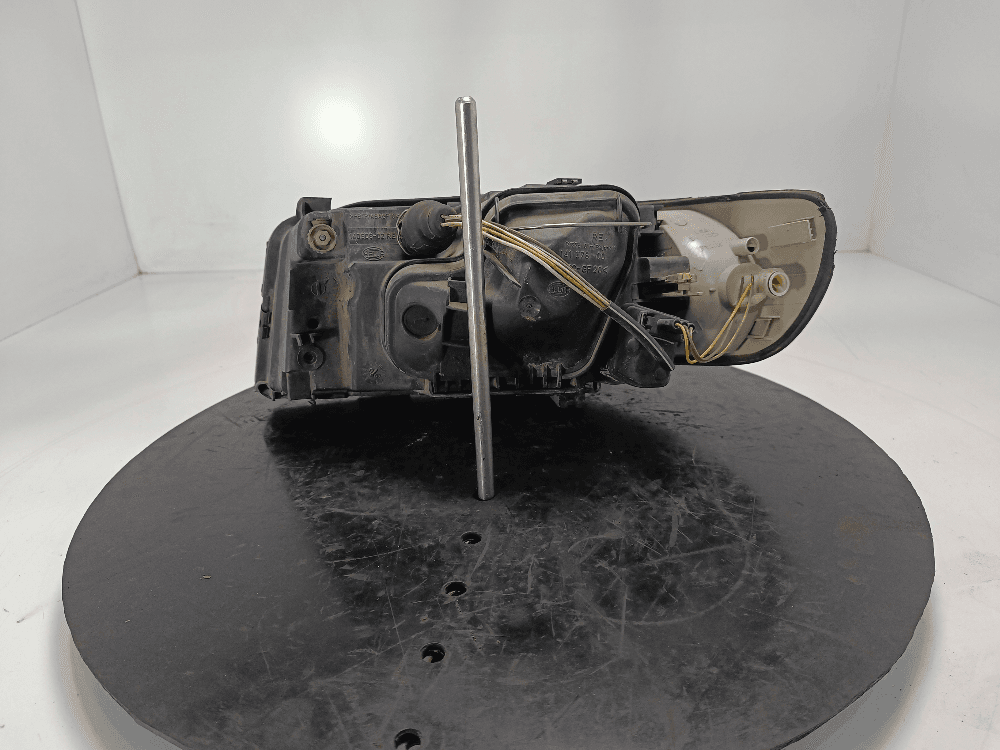 Фара правая к Audi A6 C4 (94-97)