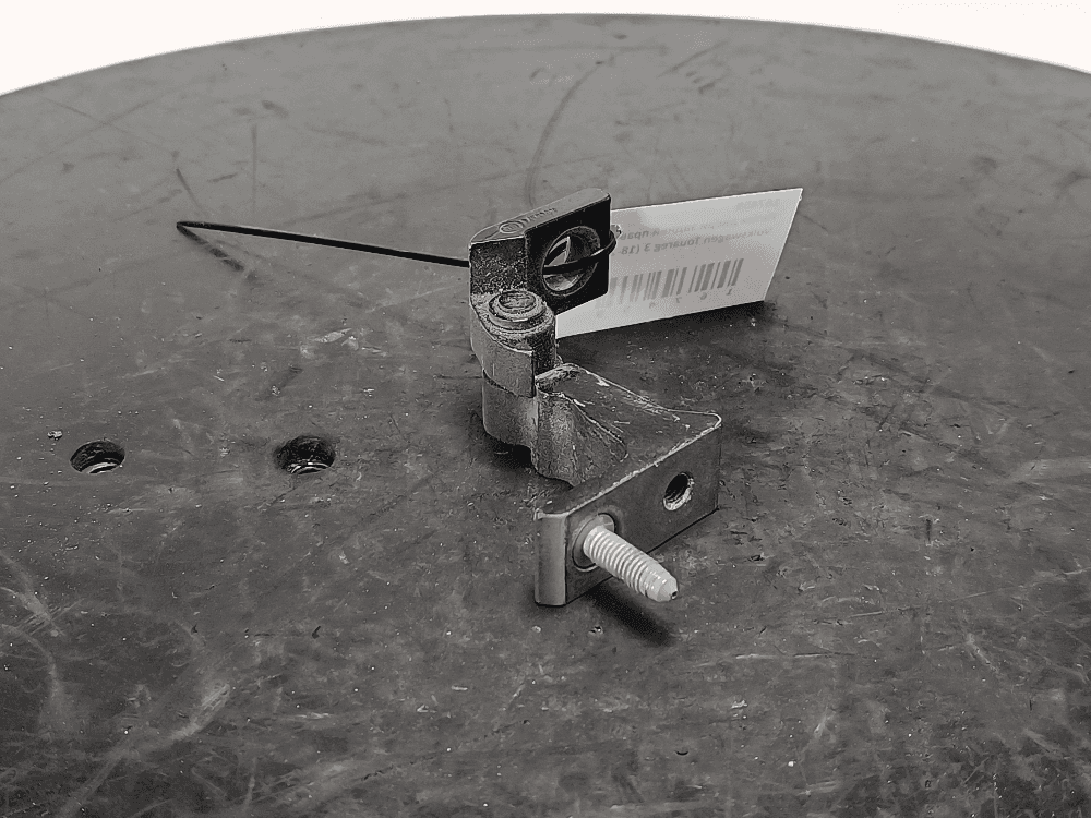 Петля двери задней правой к Volkswagen Touareg 3 (18-24)