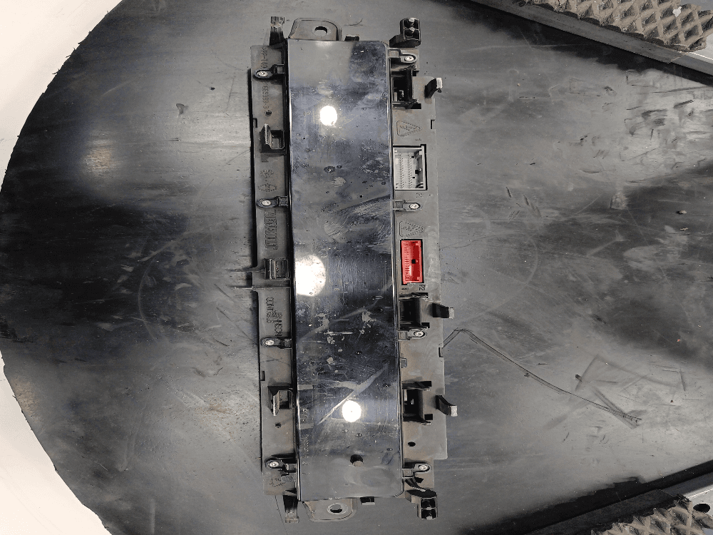 Щиток приборов (приборная панель) к Renault Scenic 2 (03-06)