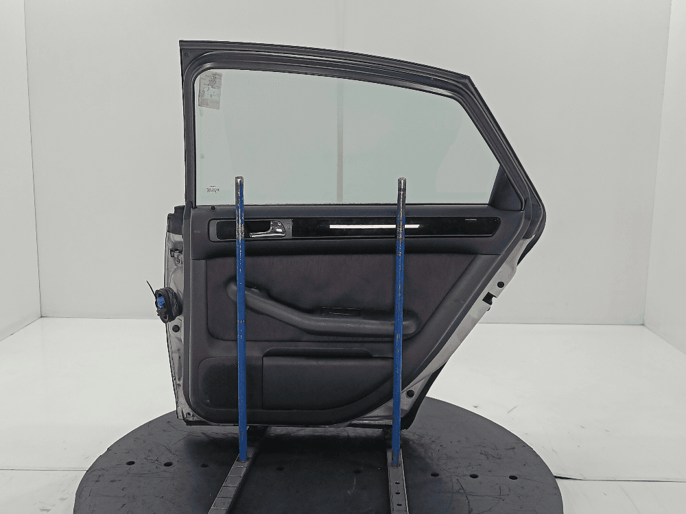 Дверь задняя правая к Audi A6 C5/4B (97-01)