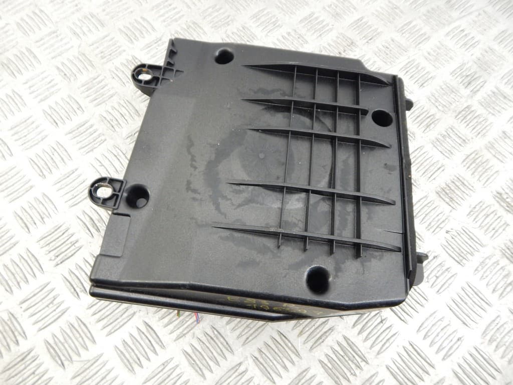 Сабвуфер к BMW X3 E83 (03-06)