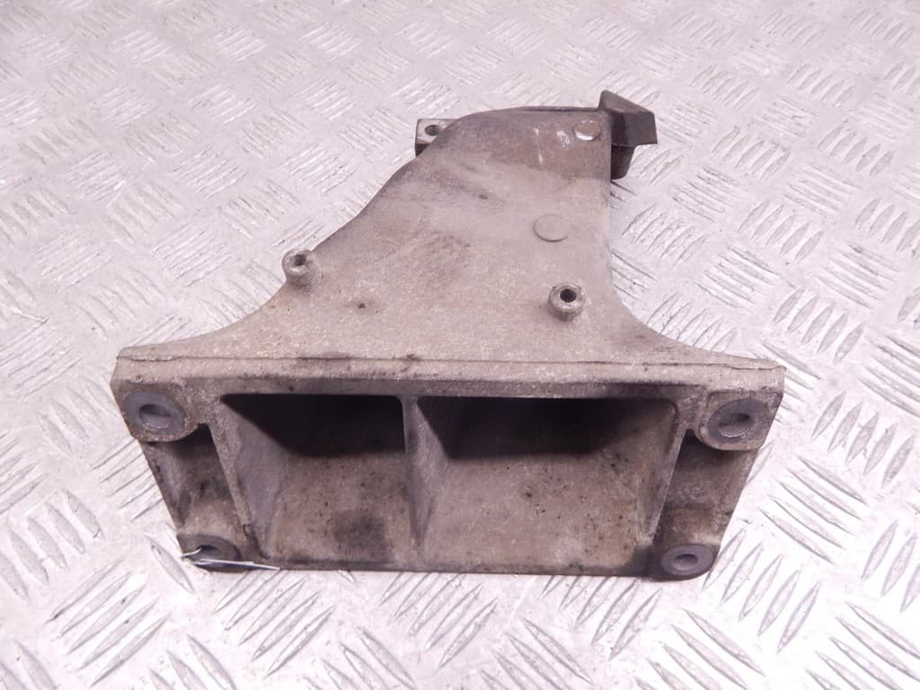 Кронштейн двигателя к BMW 5 E39 (95-00)