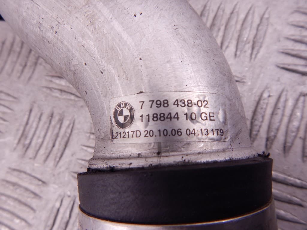 Патрубок интеркулера к BMW 5 E60/E61 (02-07)